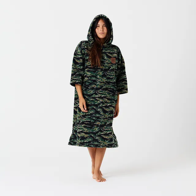 slowtide-major-chilling-fleece-poncho image 1