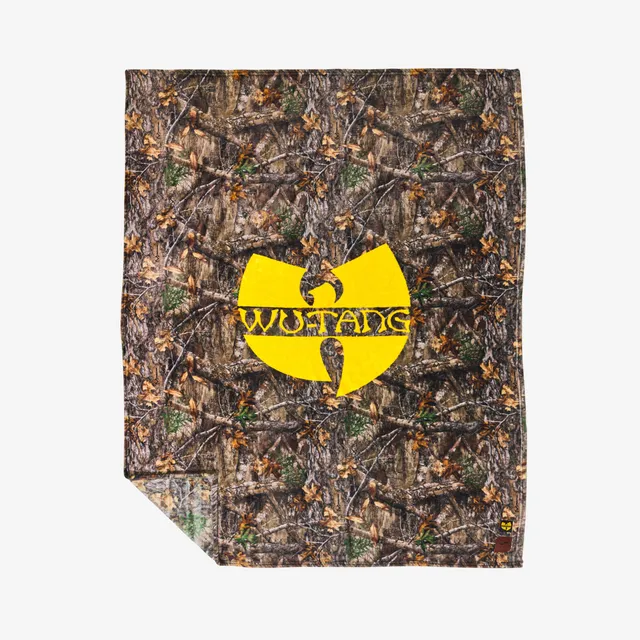 slowtide-triumph-plush-fleece-throw-blanket-wu-tang-clan-x-realtree image 1