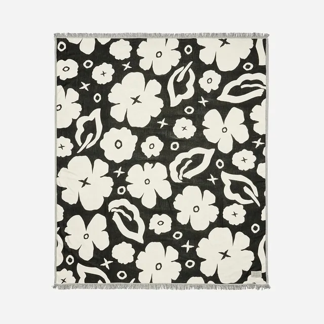 slowtide-xoxo-driftweave-beach-blanket-black-coco-ho-x-slowtide image 1