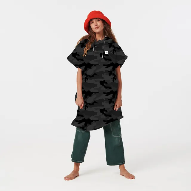 slowtide-ala-wai-swim-team-performance-quick-dry-changing-poncho-claymore-minds- image 1