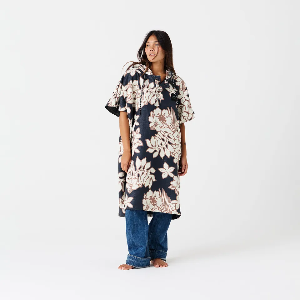 slowtide-olinda-quick-dry-poncho image 1