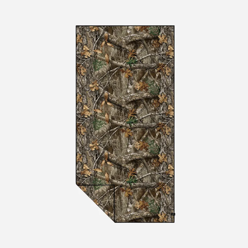 slowtide-realtree-performance-quick-dry-travel-towel image 1