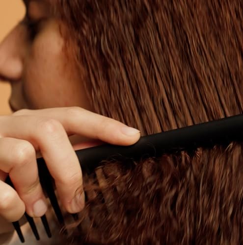 dyson-designed-detangling-comb-black-rose image 6