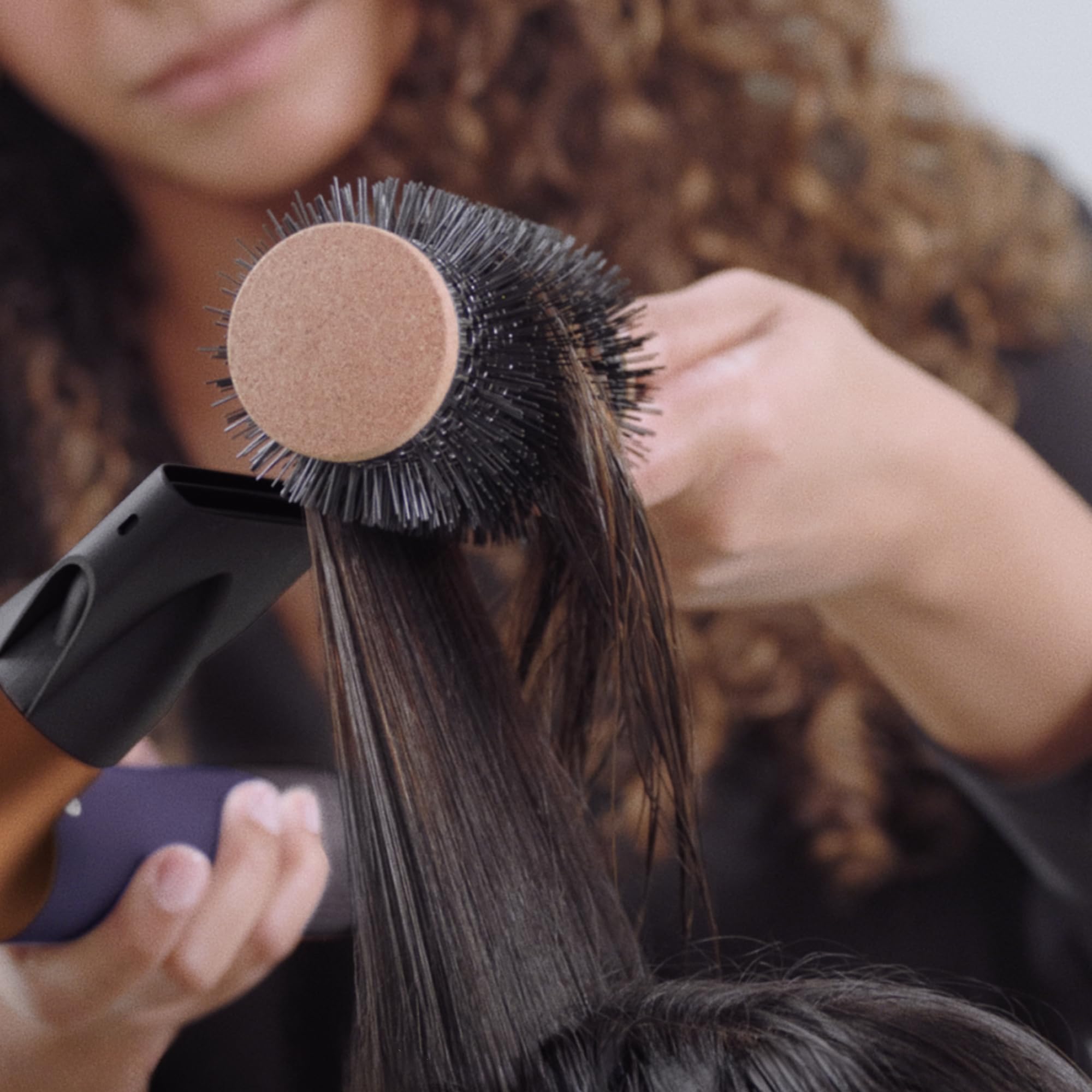 dyson-vented-barrel-brush-1-4-in-for-volume-and-shape image 4