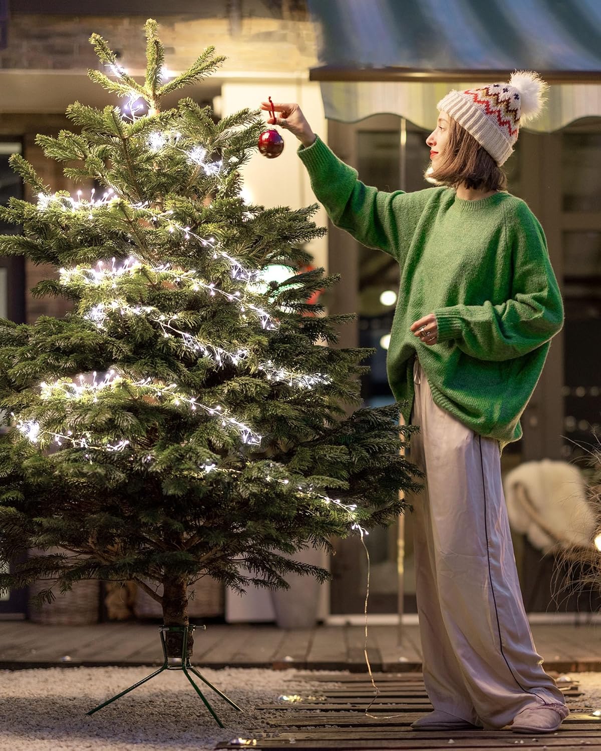 brightown-pure-white-10ft-120-led-battery-operated-silver-wire-firecracker-clust image 2