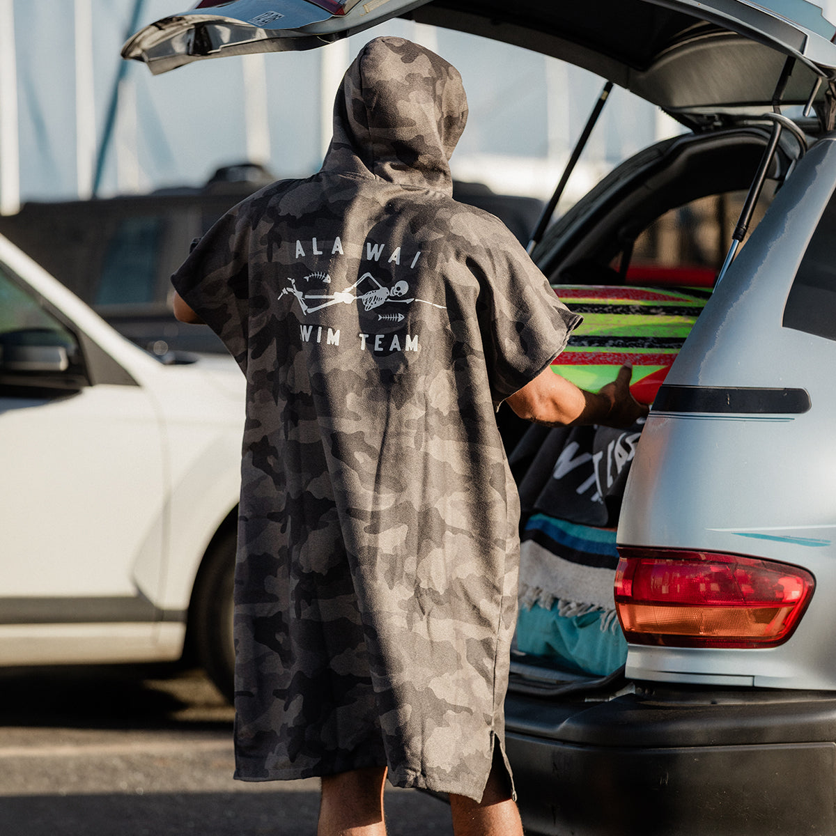 slowtide-ala-wai-swim-team-performance-quick-dry-changing-poncho-claymore-minds- image 3
