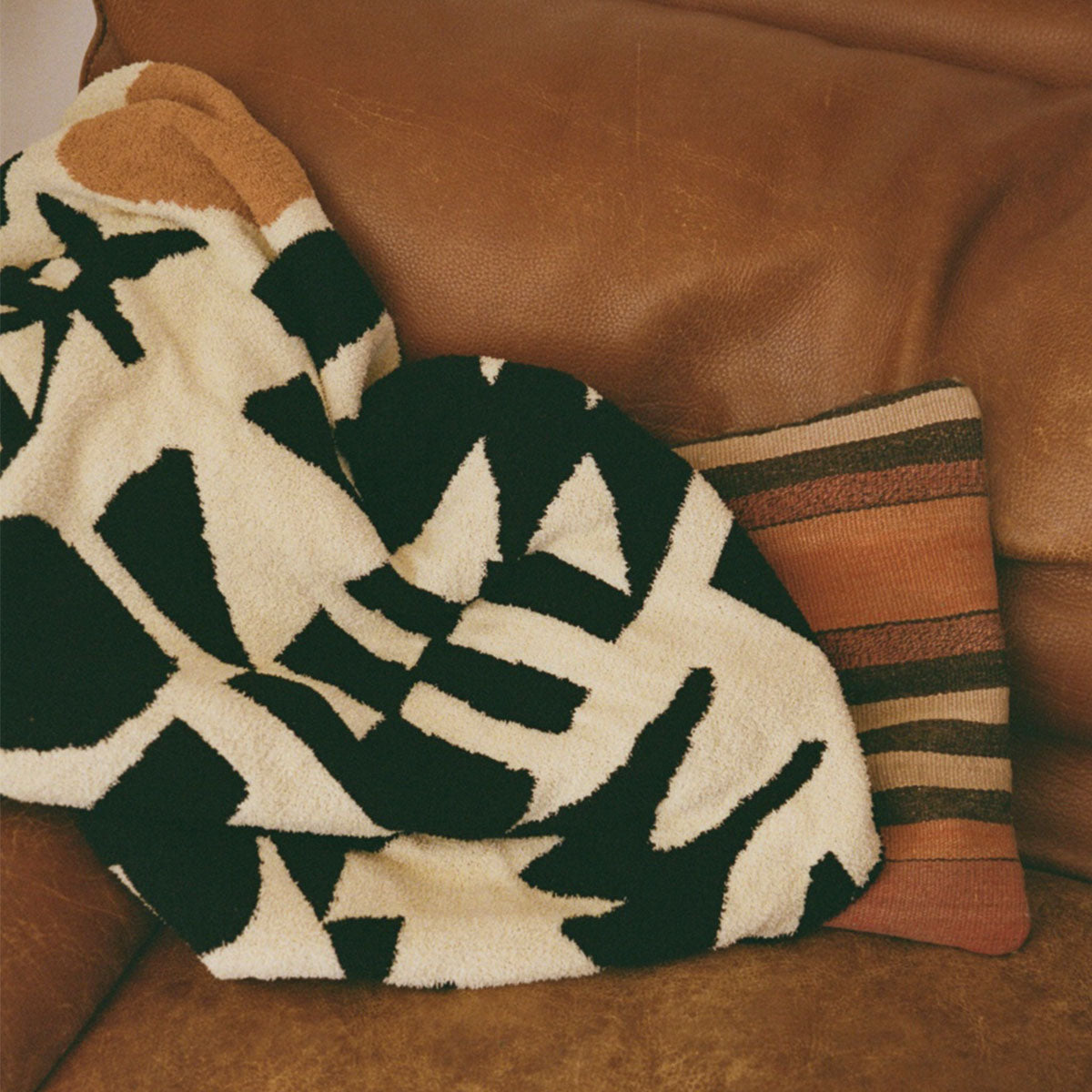 slowtide-upton-plush-knit-throw-blanket-upton-x-slowtide image 5