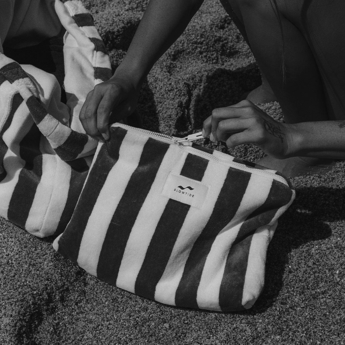 slowtide-cabana-terry-pouch-deep-pool image 3