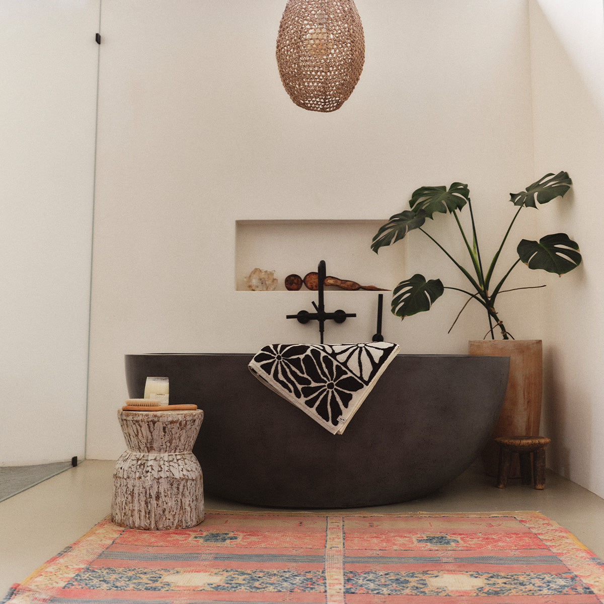 slowtide-ciao-zen-bath-towel-black-monica-bond-collaboration image 3