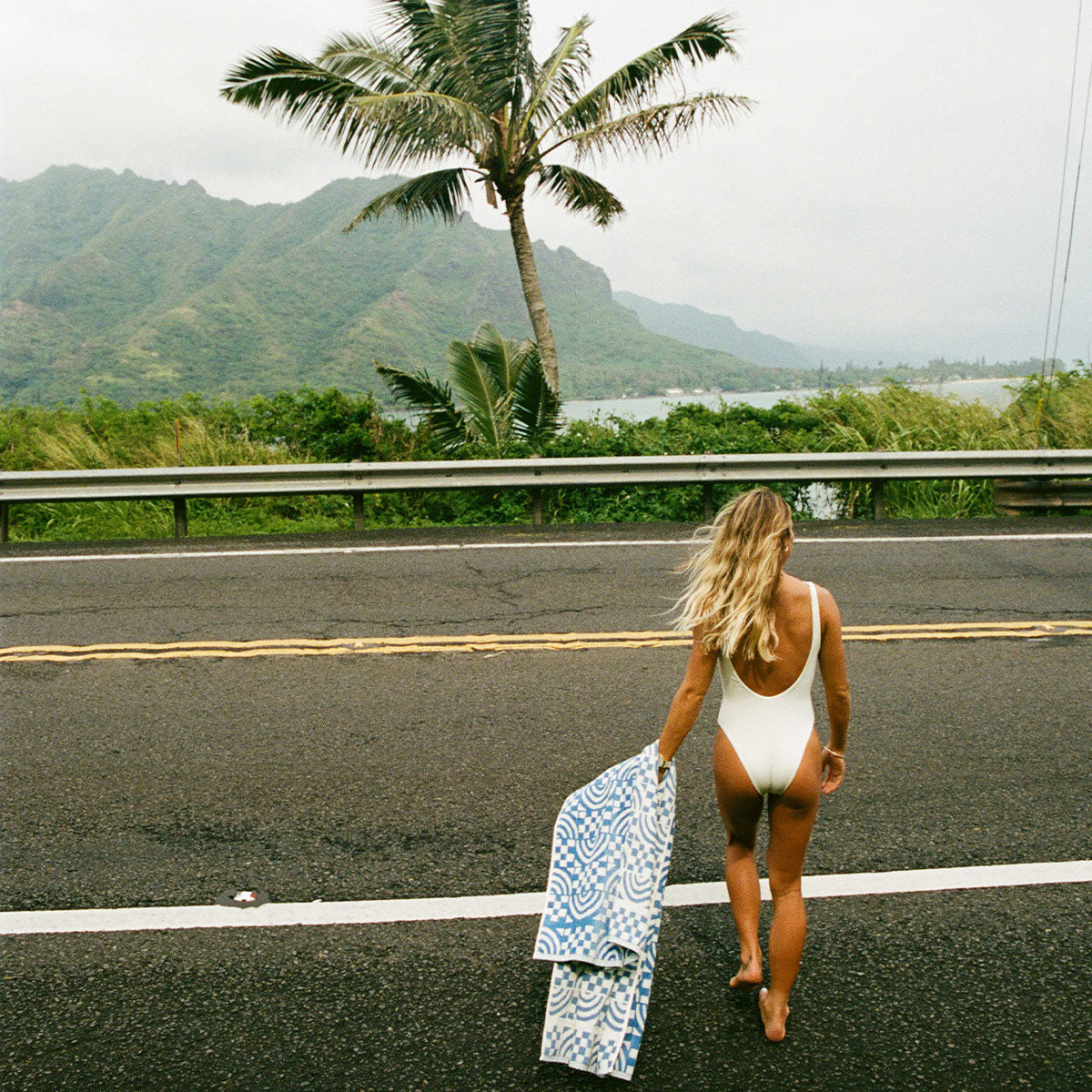slowtide-coco-rainbow-woven-towel-periwinkle-coco-ho-x-slowtide image 4