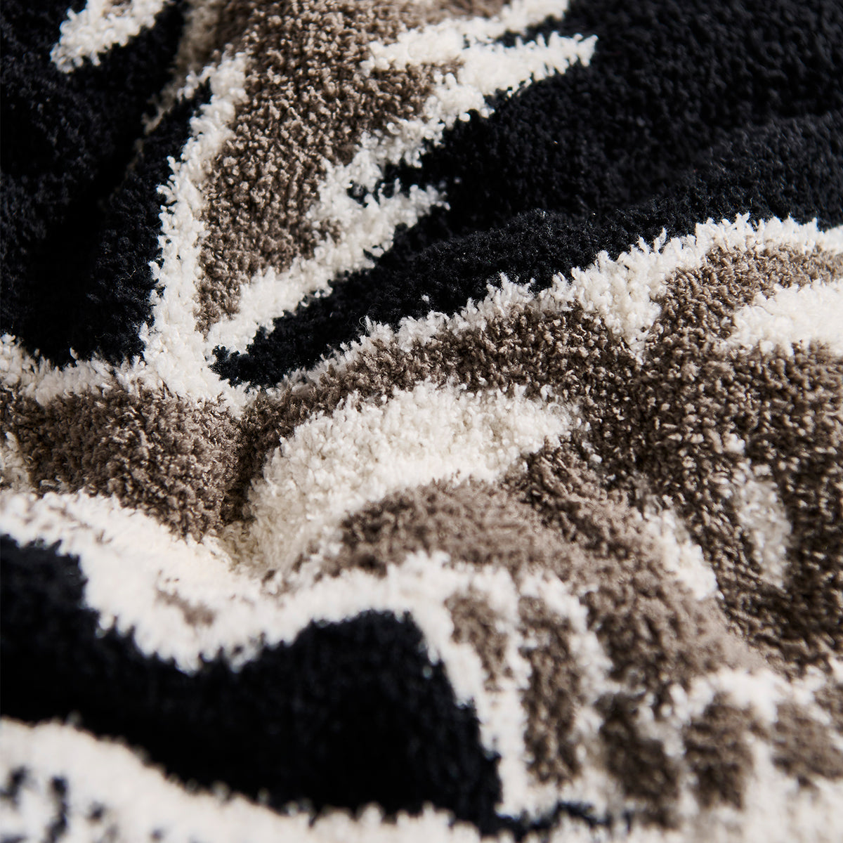 slowtide-fillmore-plush-knit-throw-blanket-grateful-dead-x-slowtide image 2