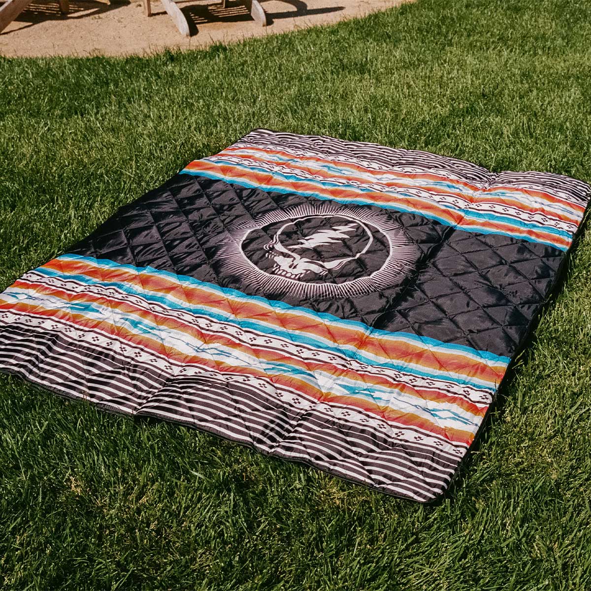 slowtide-frisco-packable-picnic-blanket-grateful-dead-x-slowtide image 2