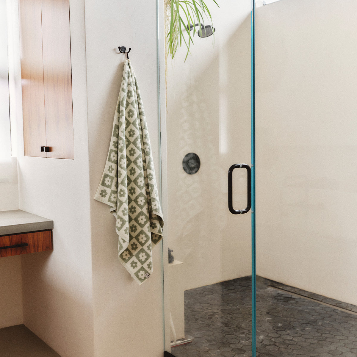 slowtide-gigi-bath-towel-coastal-mist image 3