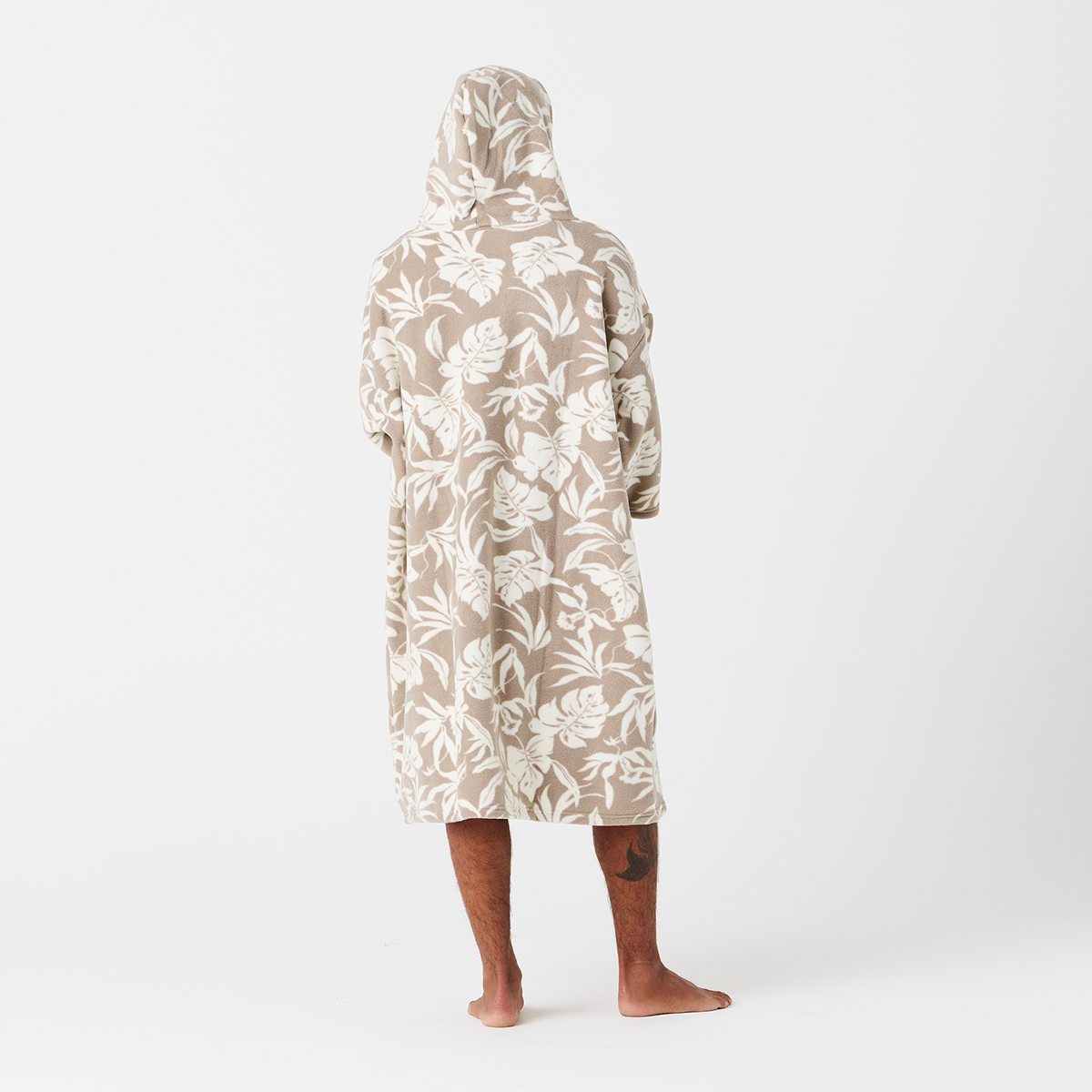 slowtide-hauke-chilling-fleece-poncho image 4