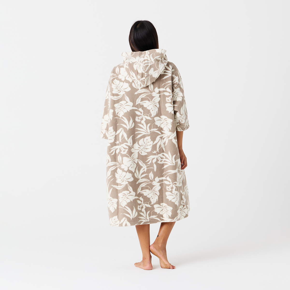 slowtide-hauke-chilling-fleece-poncho image 6