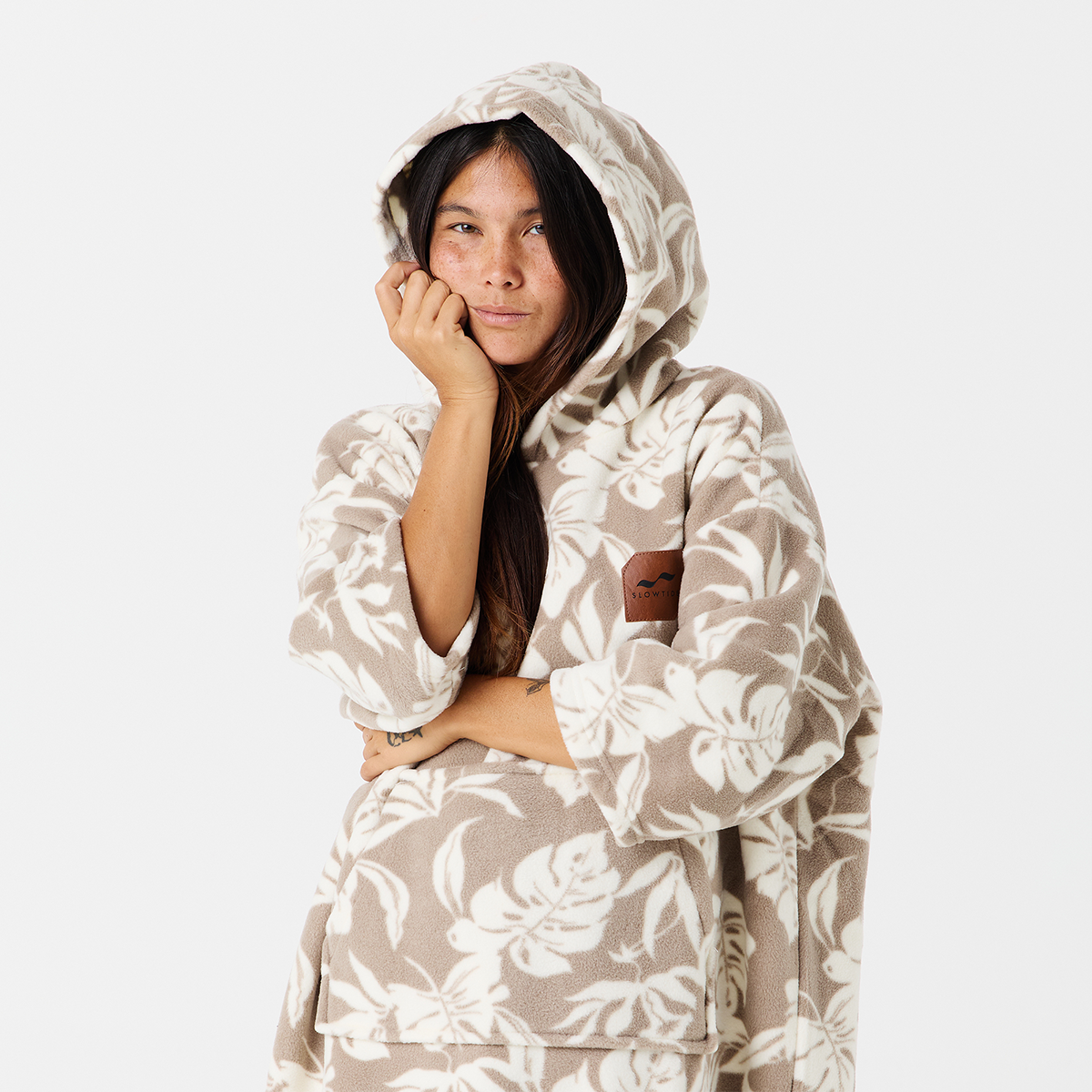 slowtide-hauke-chilling-fleece-poncho image 2