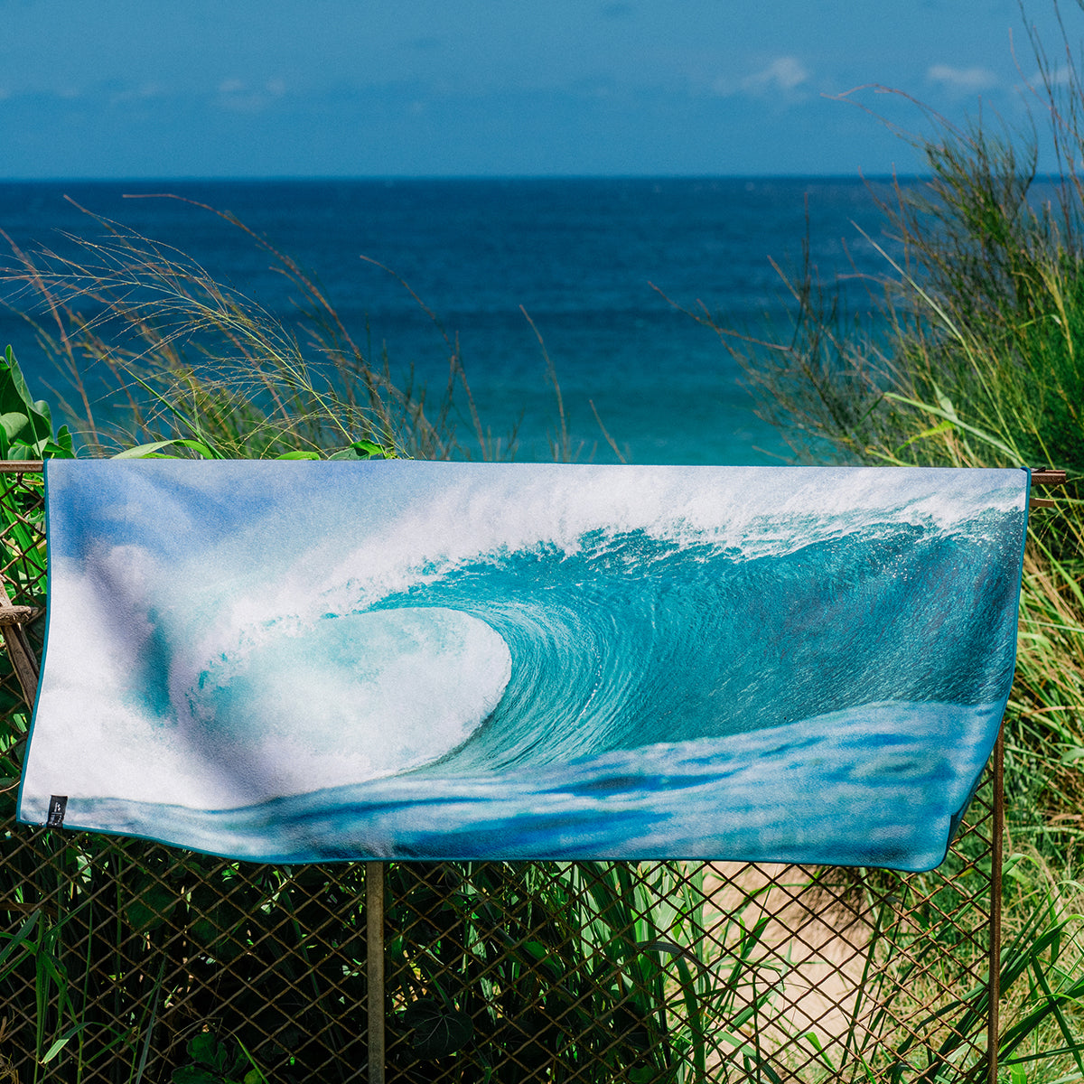 slowtide-ke-nui-2-performance-quick-dry-towel-brent-bielmann-x-slowtide image 2