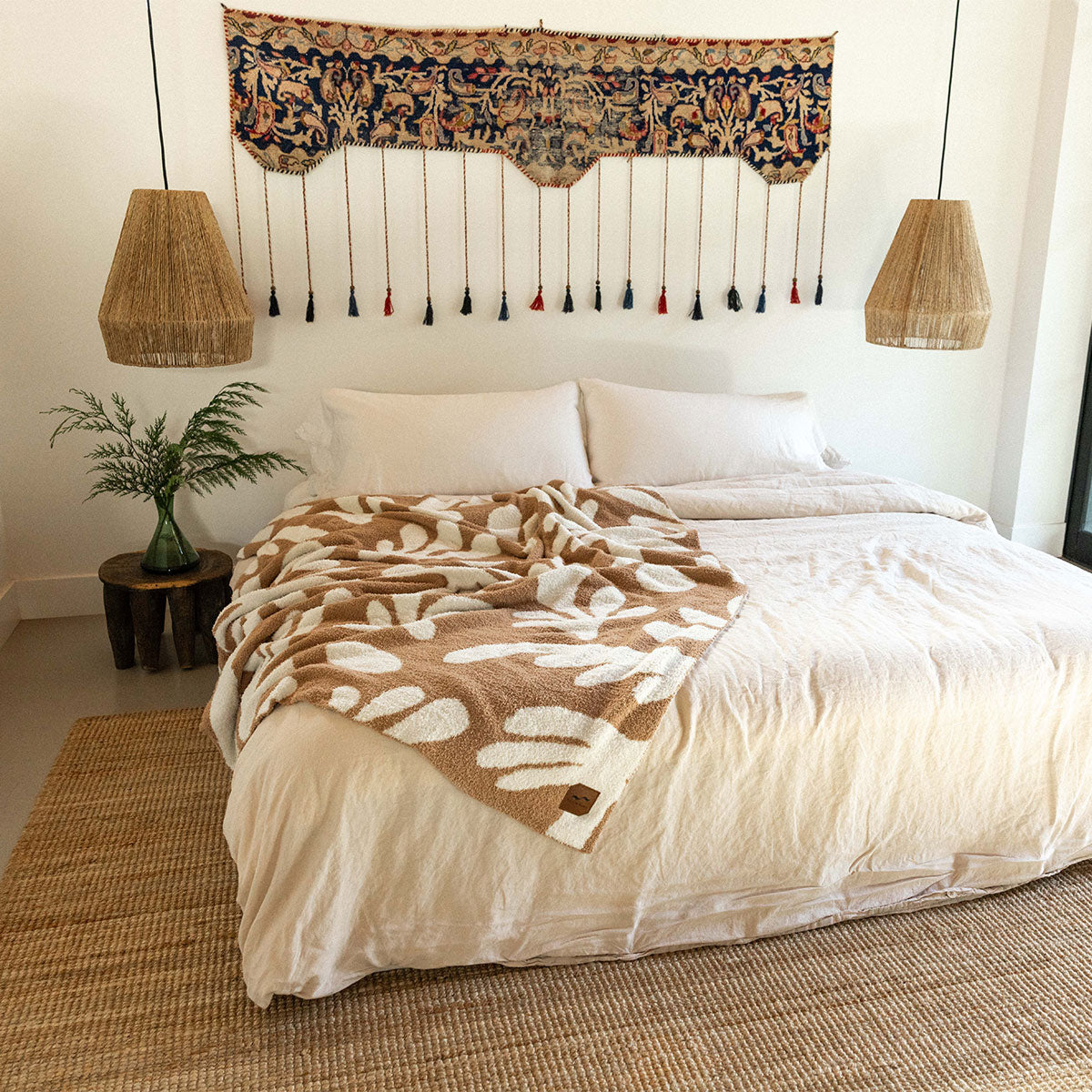 slowtide-kingston-plush-knit-throw-blanket-ty-williams-x-slowtide image 2