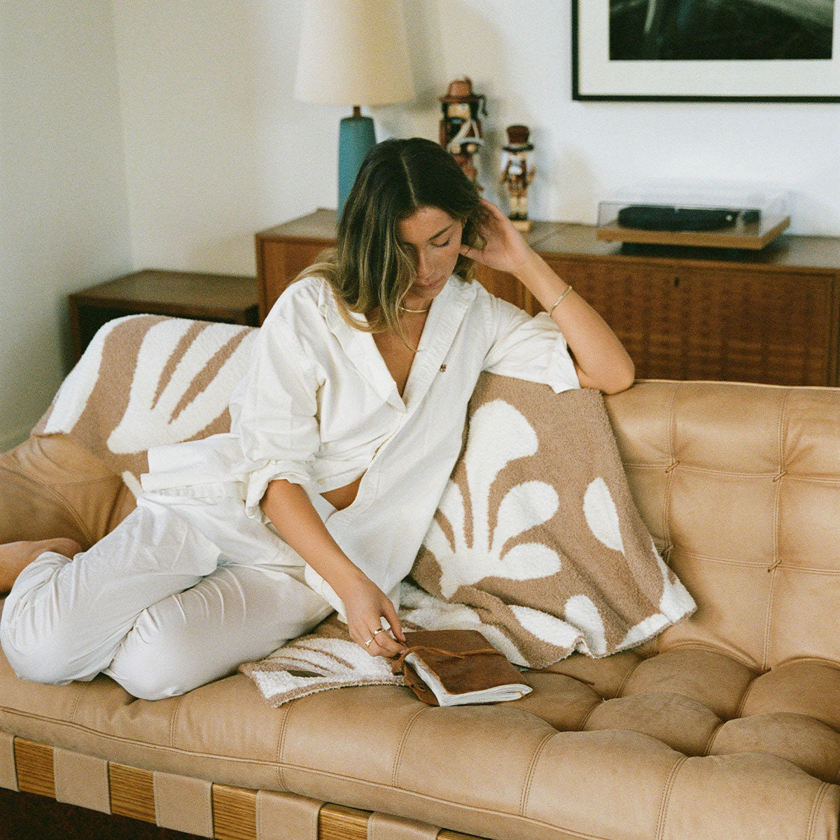 slowtide-kingston-plush-knit-throw-blanket-ty-williams-x-slowtide image 3