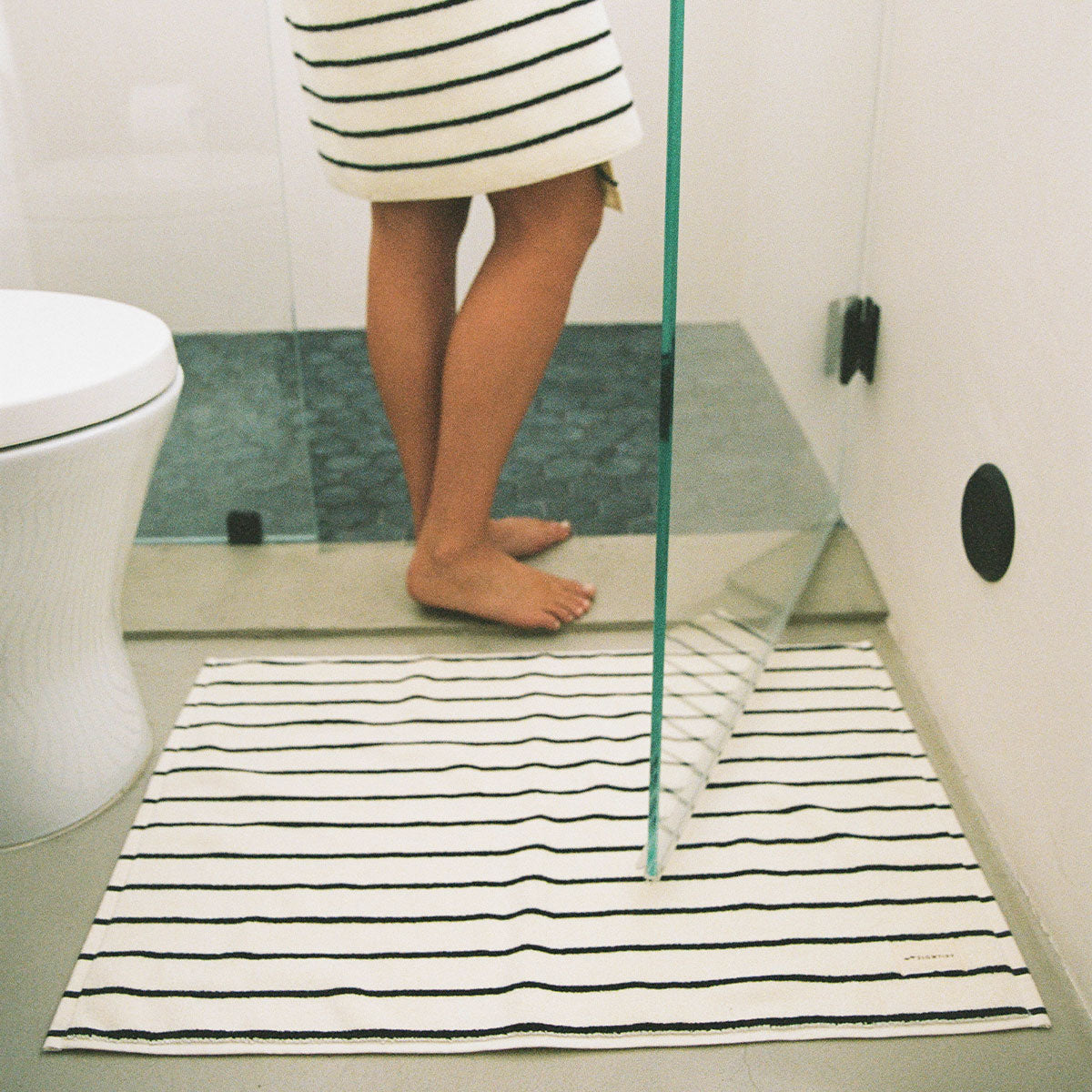 slowtide-koko-plush-bath-mat-cream image 2