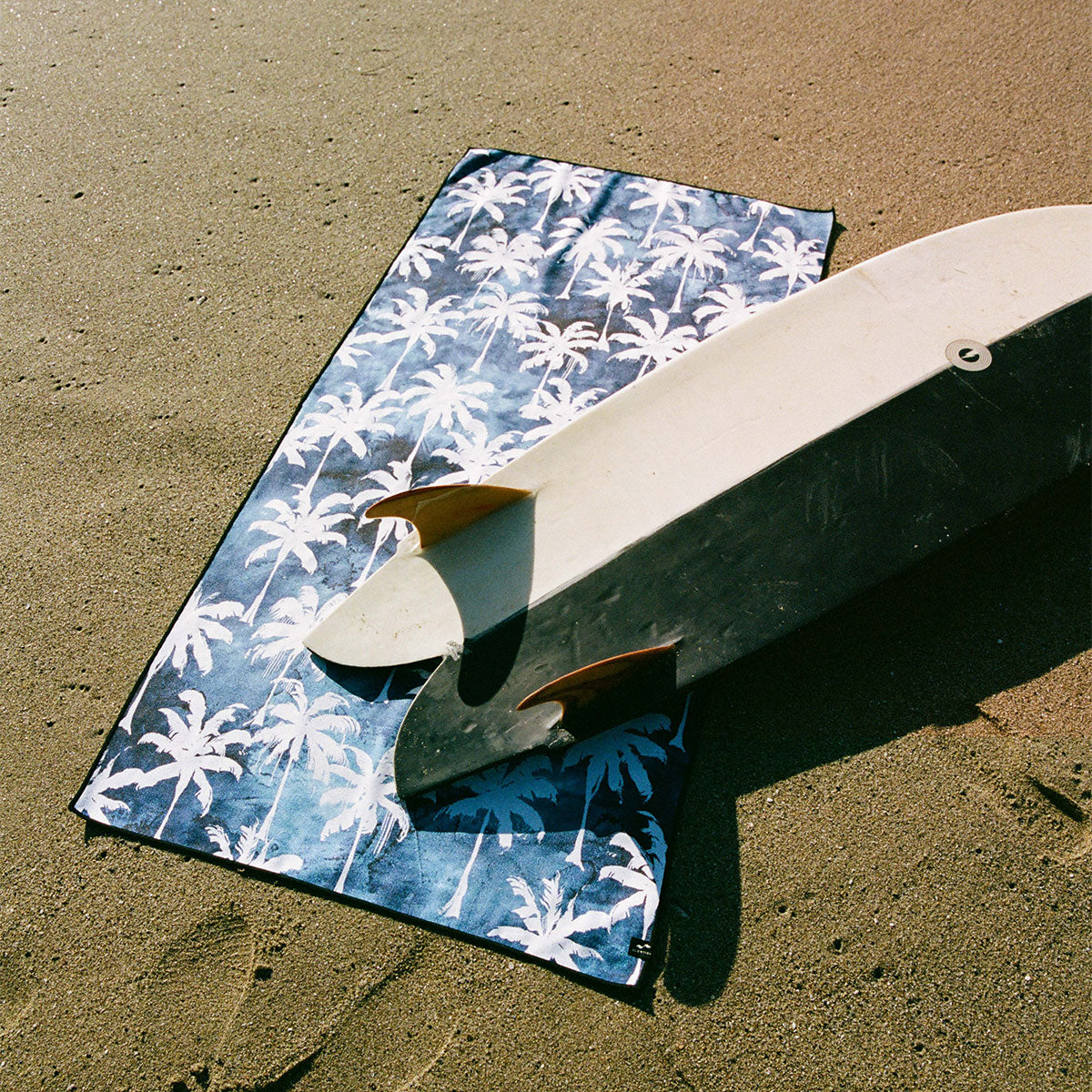 slowtide-luca-tie-dye-performance-quick-dry-travel-towel image 4