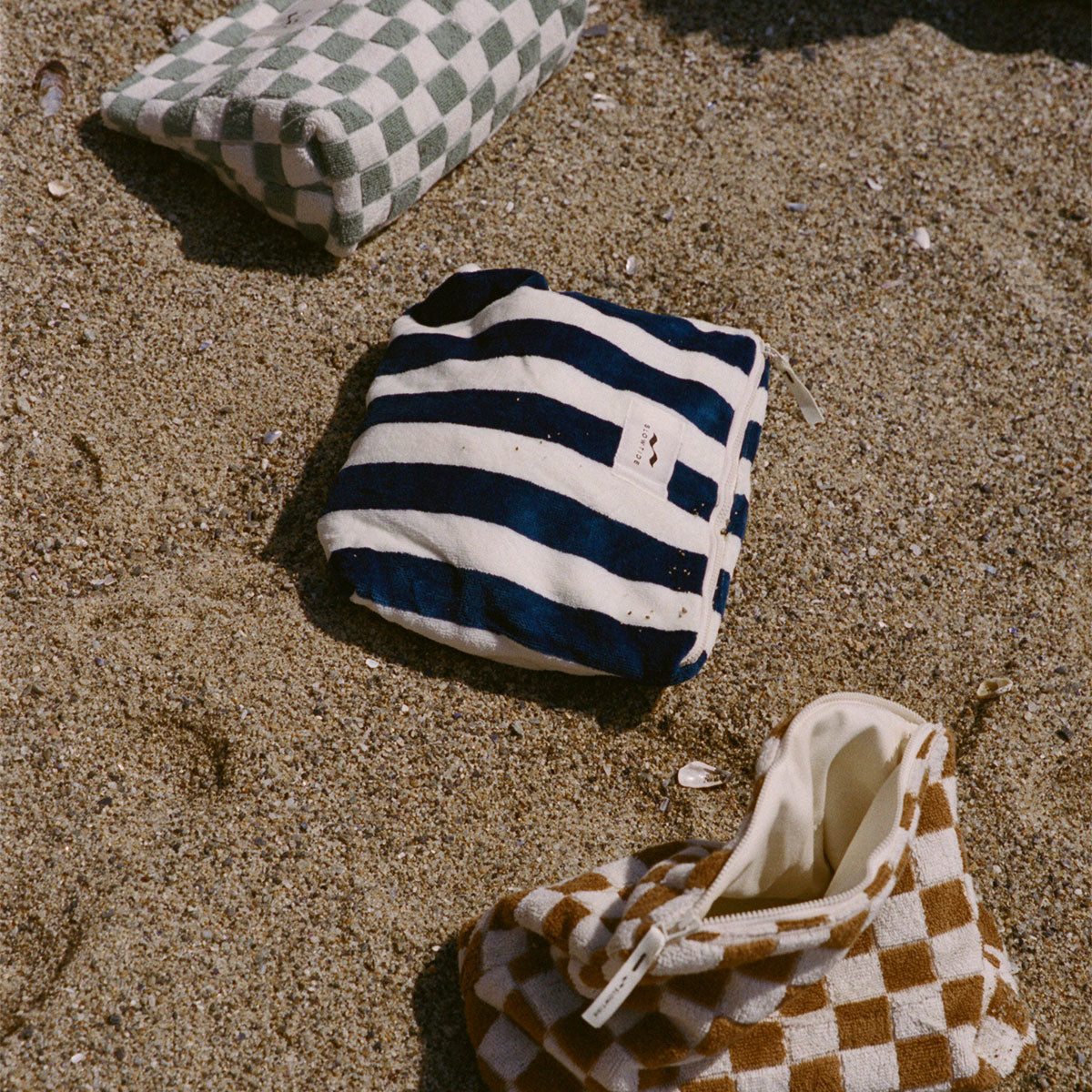 slowtide-cabana-terry-pouch-deep-pool image 2