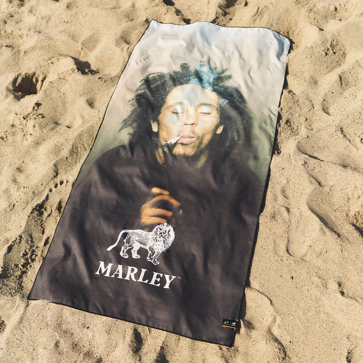 slowtide-one-drop-performance-quick-dry-travel-towel-bob-marley-x-slowtide image 7