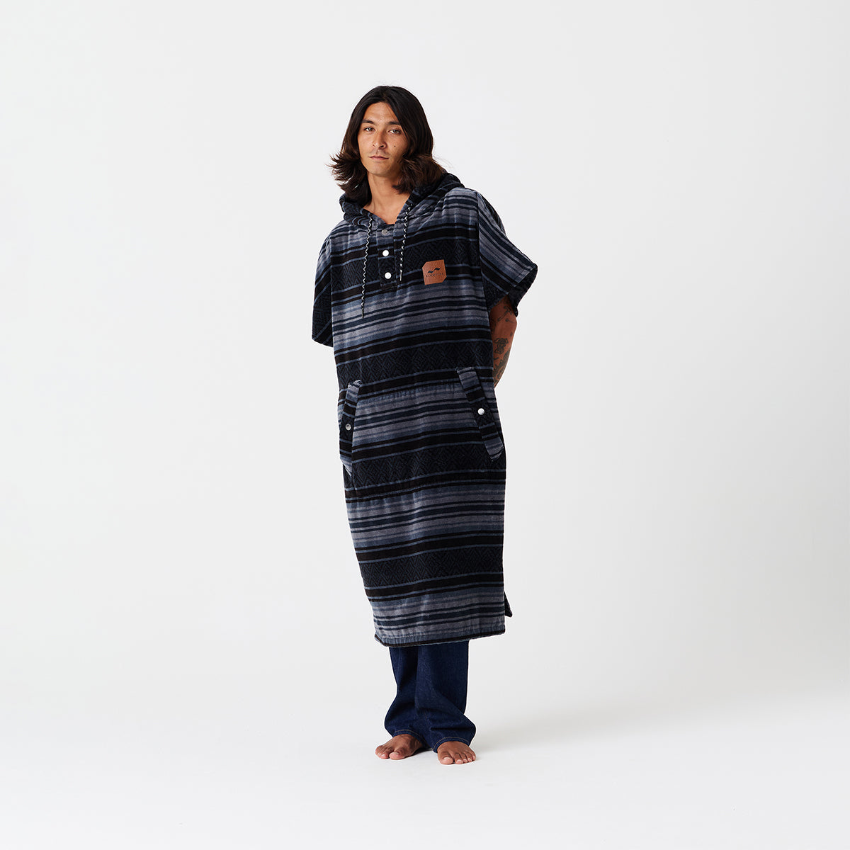slowtide-oso-extra-warm-poncho-black-370-gsm-cotton image 1