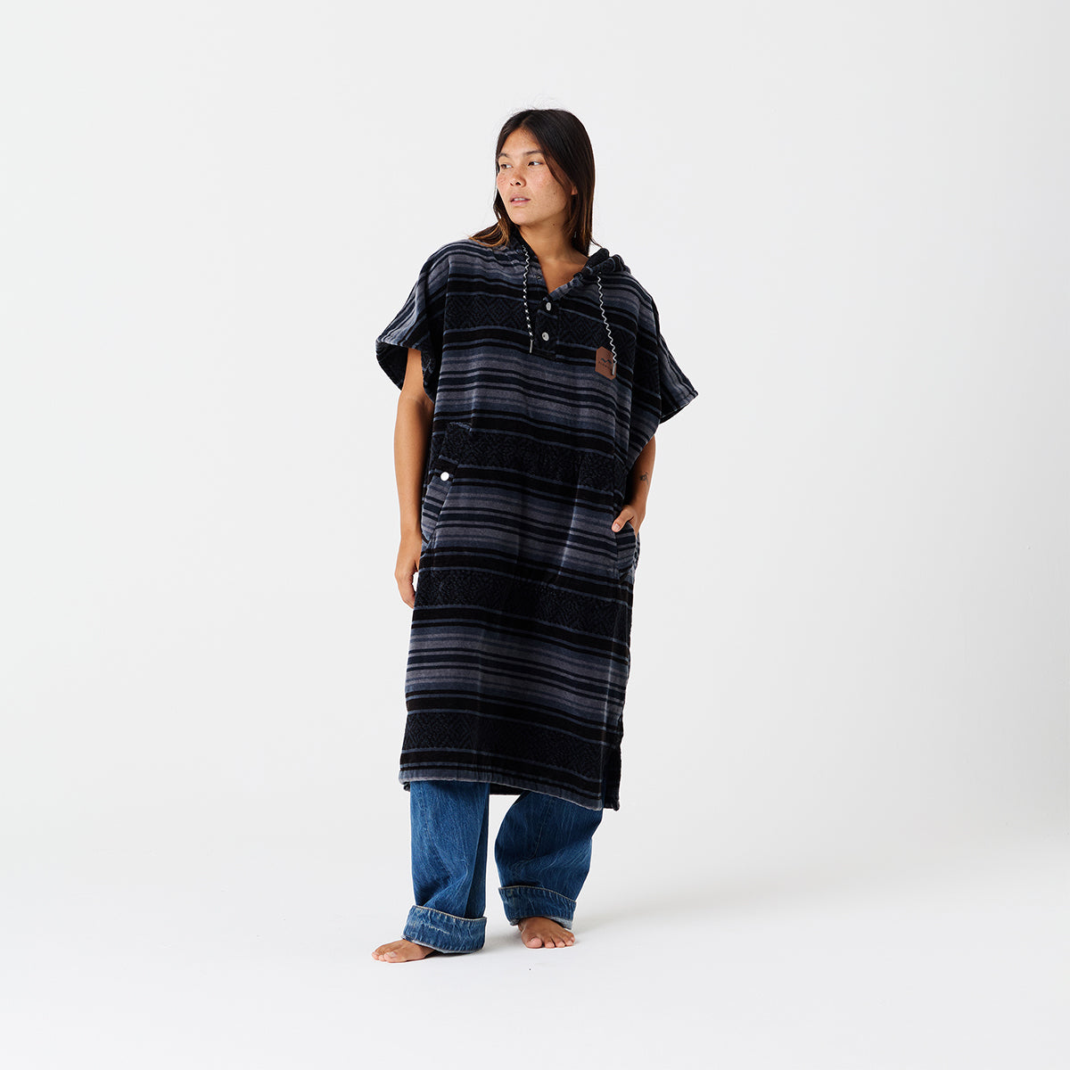 slowtide-oso-extra-warm-poncho-black-370-gsm-cotton image 4
