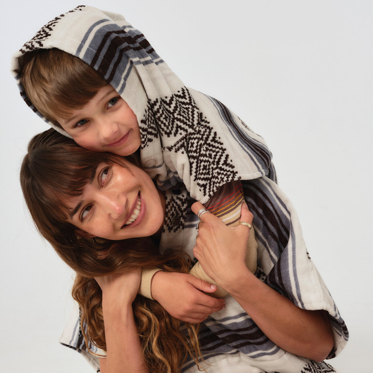 slowtide-oso-kids-poncho-ultra-soft-100-cotton-changing-poncho-for-kids image 2