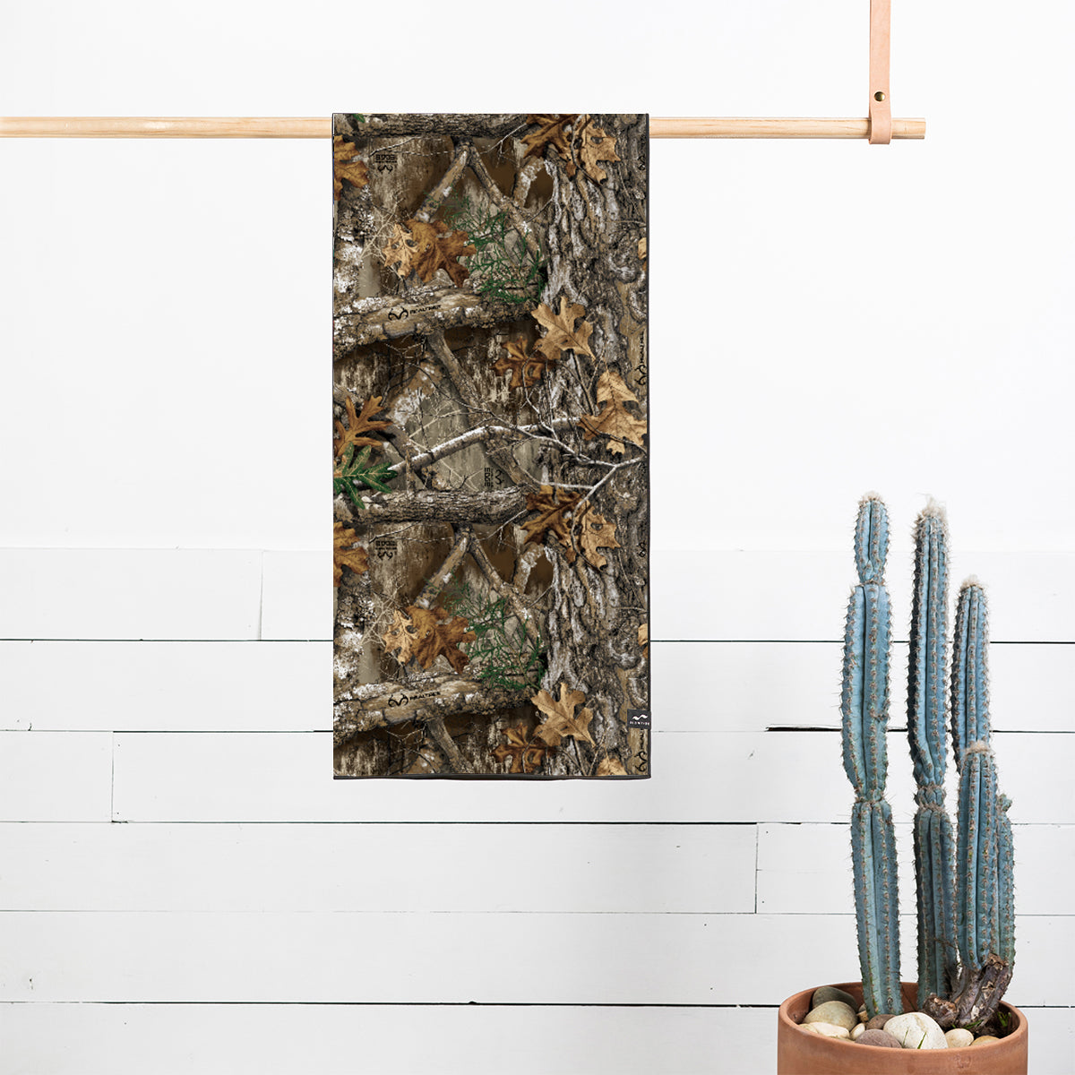 slowtide-realtree-performance-quick-dry-travel-towel image 6