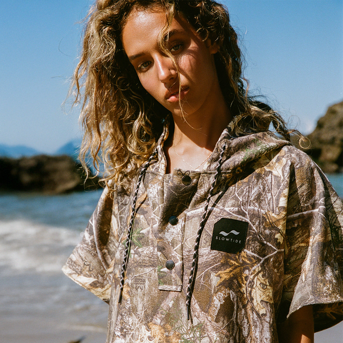 slowtide-realtree-quick-dry-poncho image 3