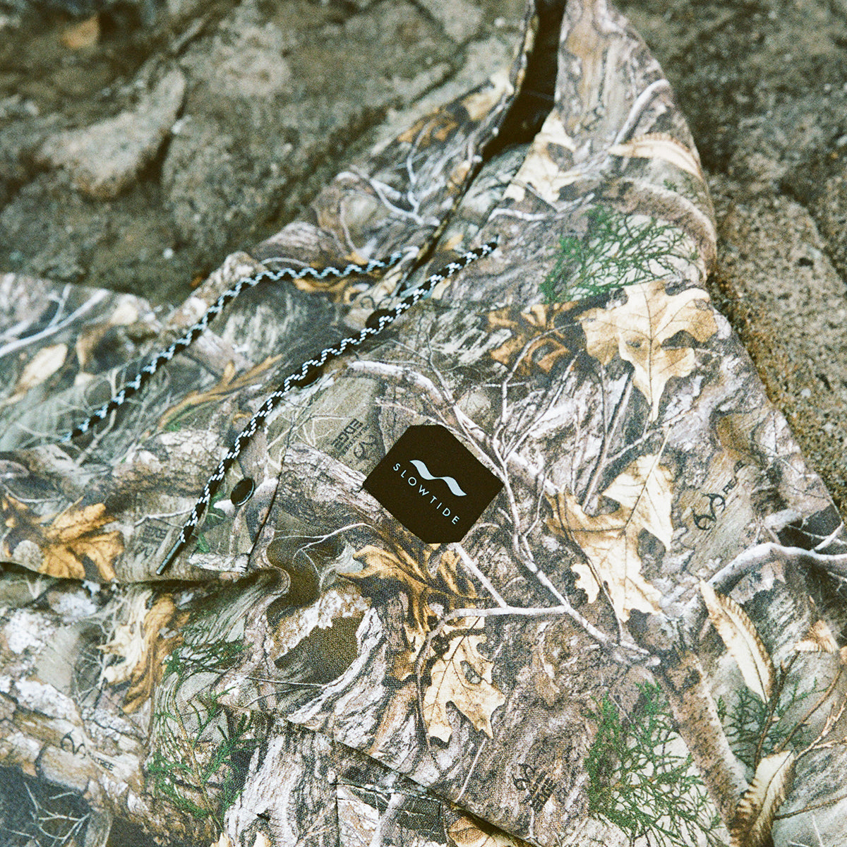 slowtide-realtree-quick-dry-poncho image 5