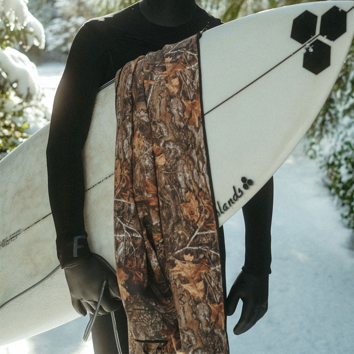 slowtide-realtree-performance-quick-dry-travel-towel image 2