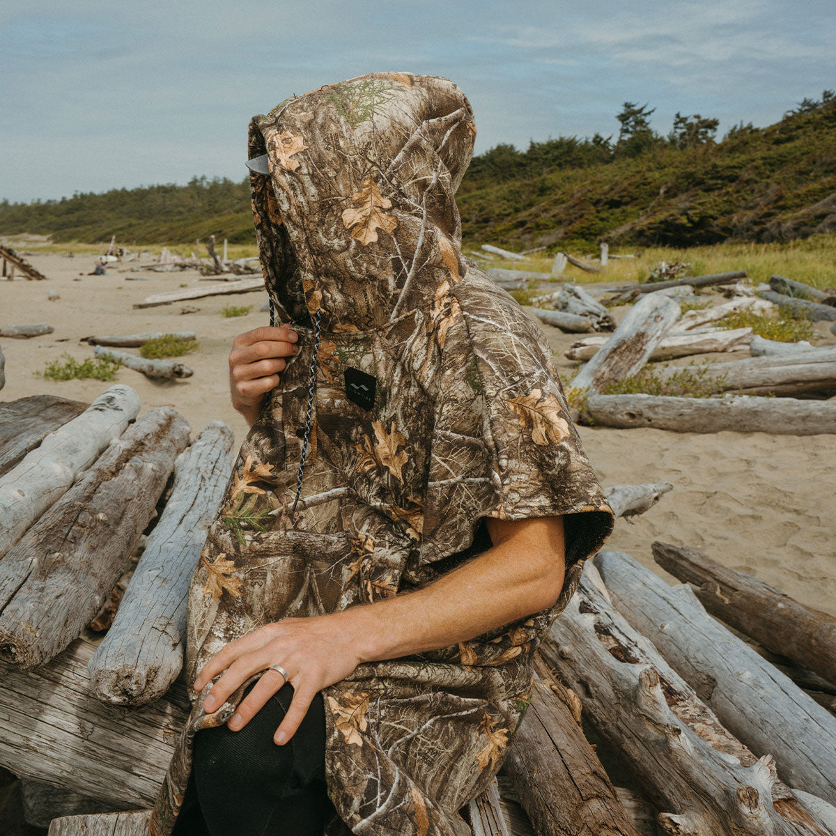 slowtide-realtree-quick-dry-poncho image 2