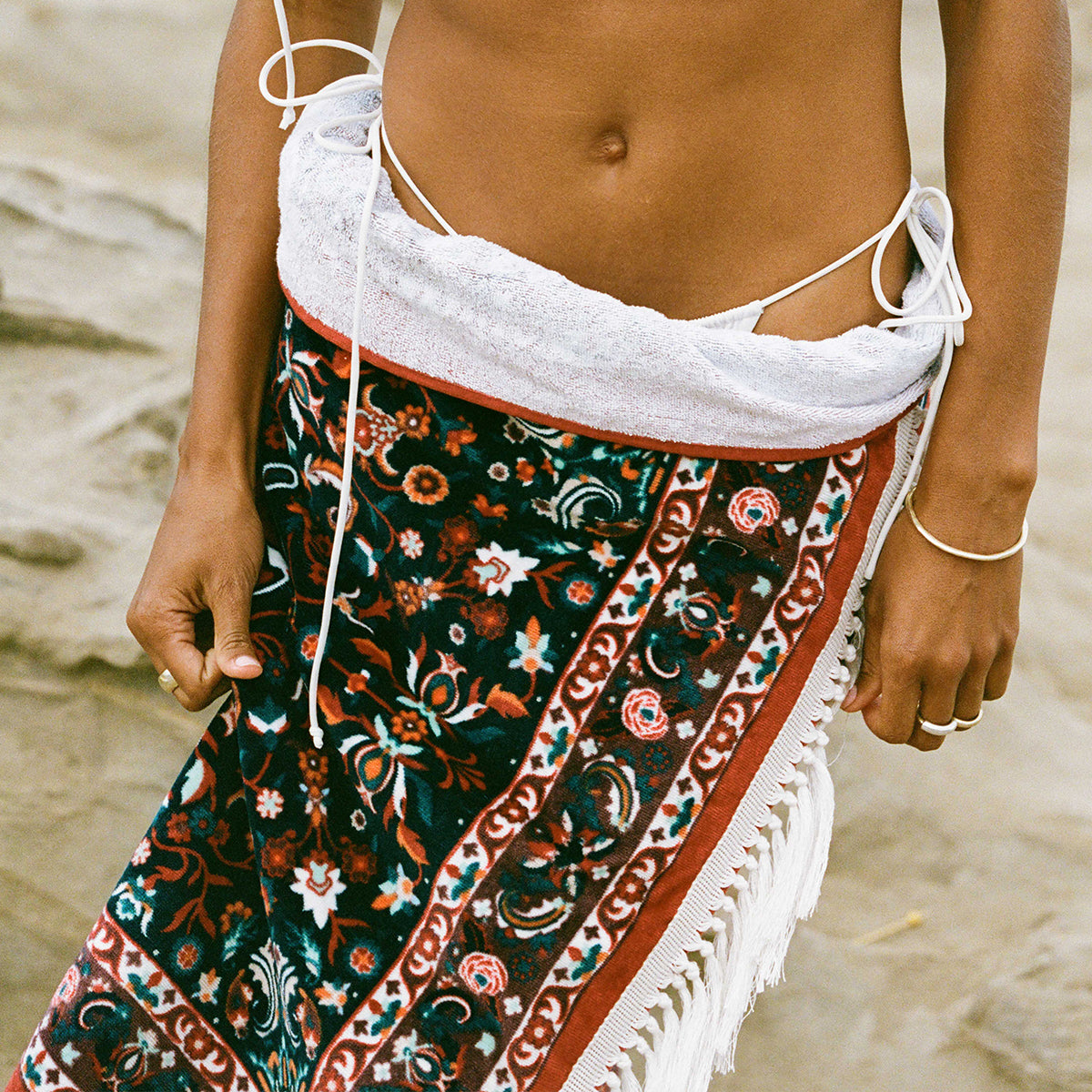 slowtide-haven-beach-towel-burgundy image 5