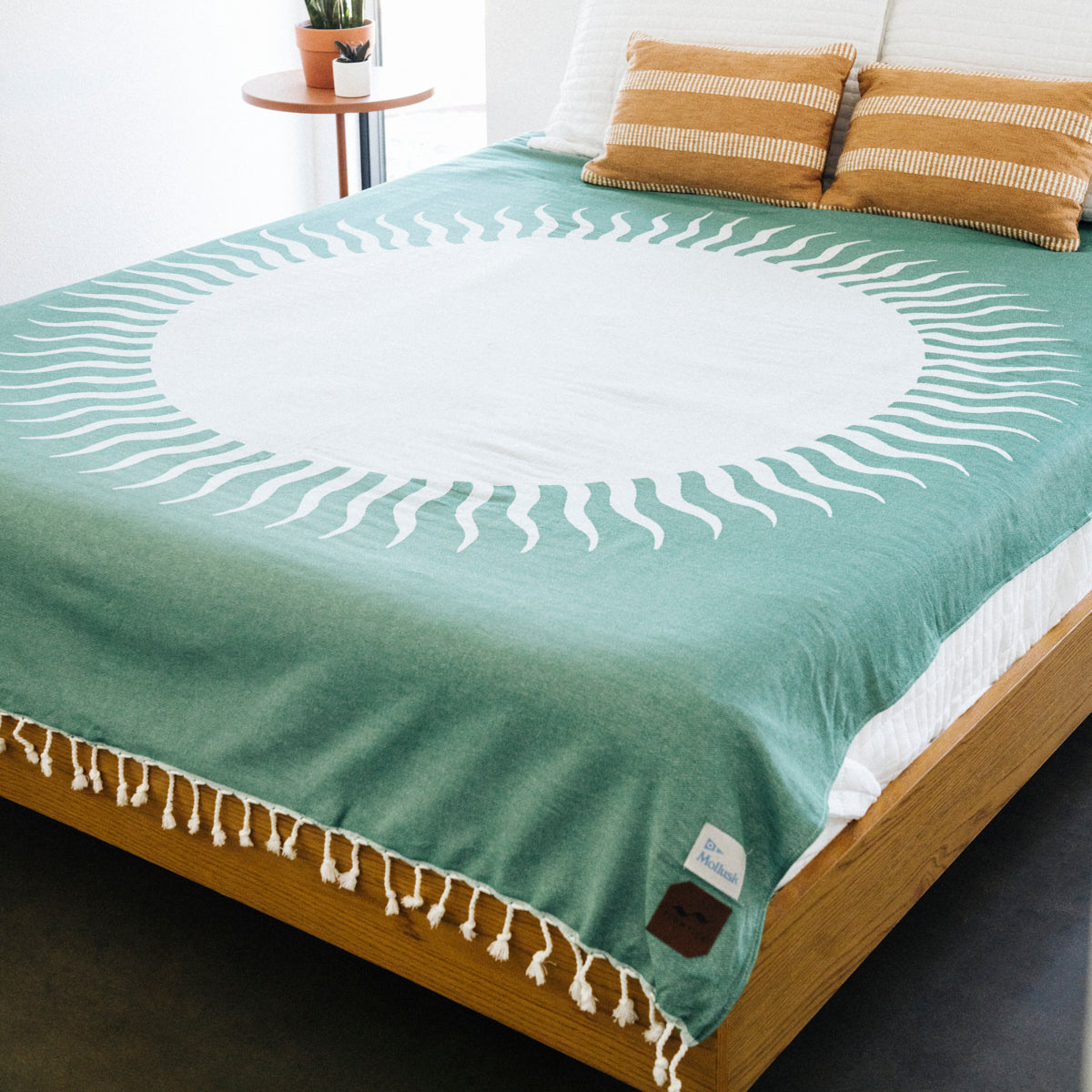 slowtide-sol-lightweight-beach-blanket-mollusk-surf-shop-x-slowtide image 3