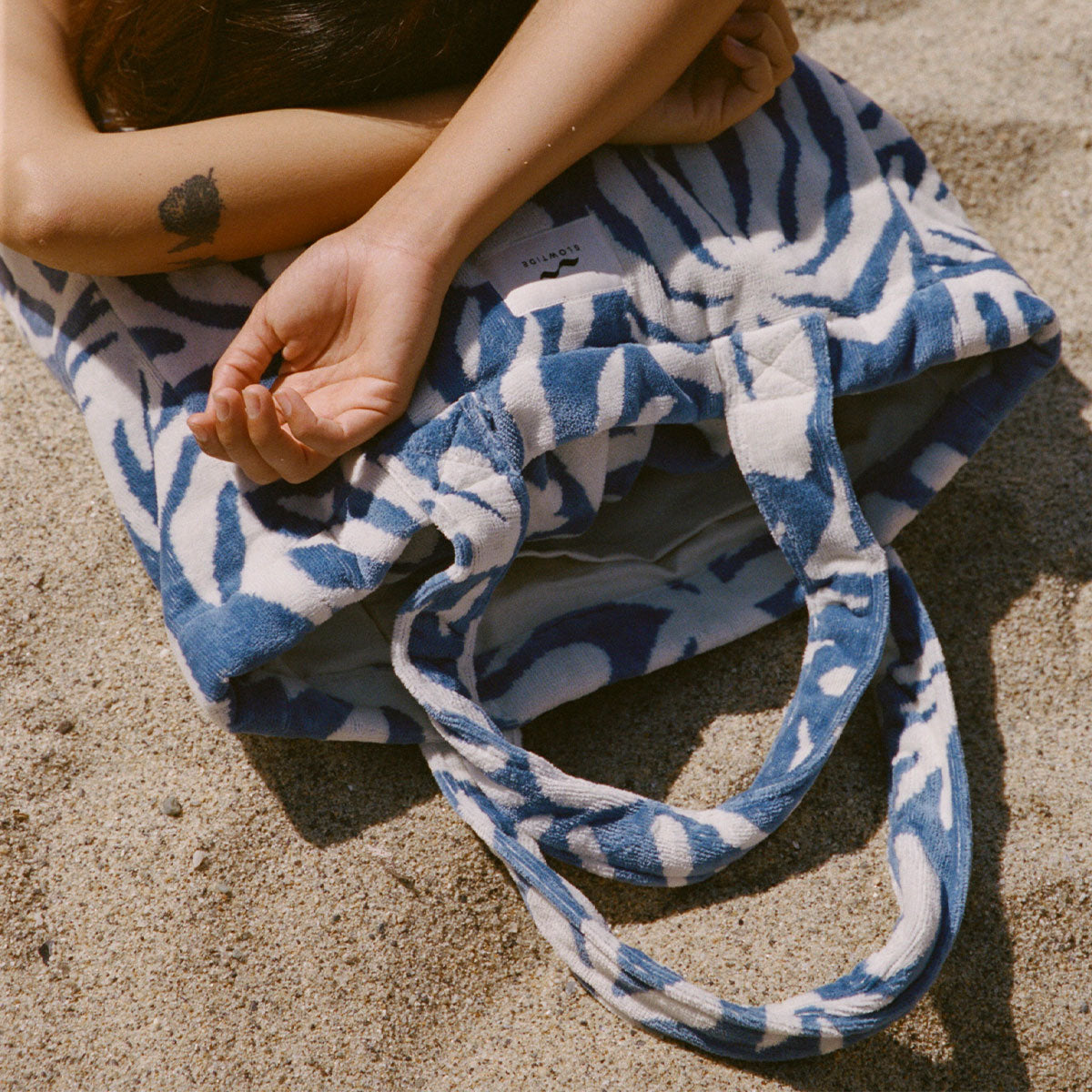 slowtide-sunny-terry-tote-dusty-blue image 3