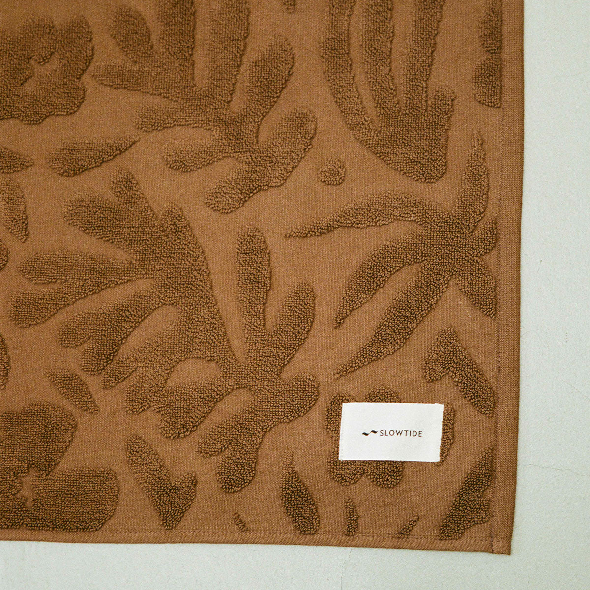 slowtide-sunny-sculpted-bath-mat-toast image 3