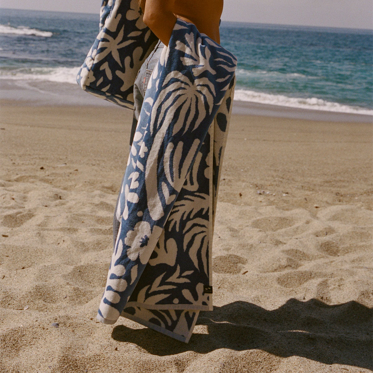 slowtide-sunny-woven-towel-dusty-blue image 2