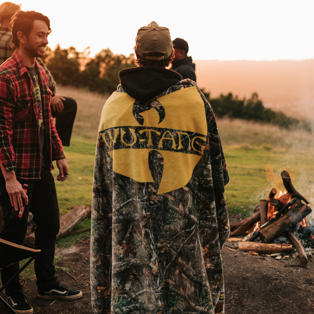 slowtide-triumph-plush-fleece-throw-blanket-wu-tang-clan-x-realtree image 2