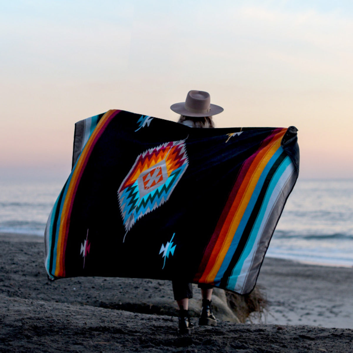 slowtide-valen-camp-blanket image 6