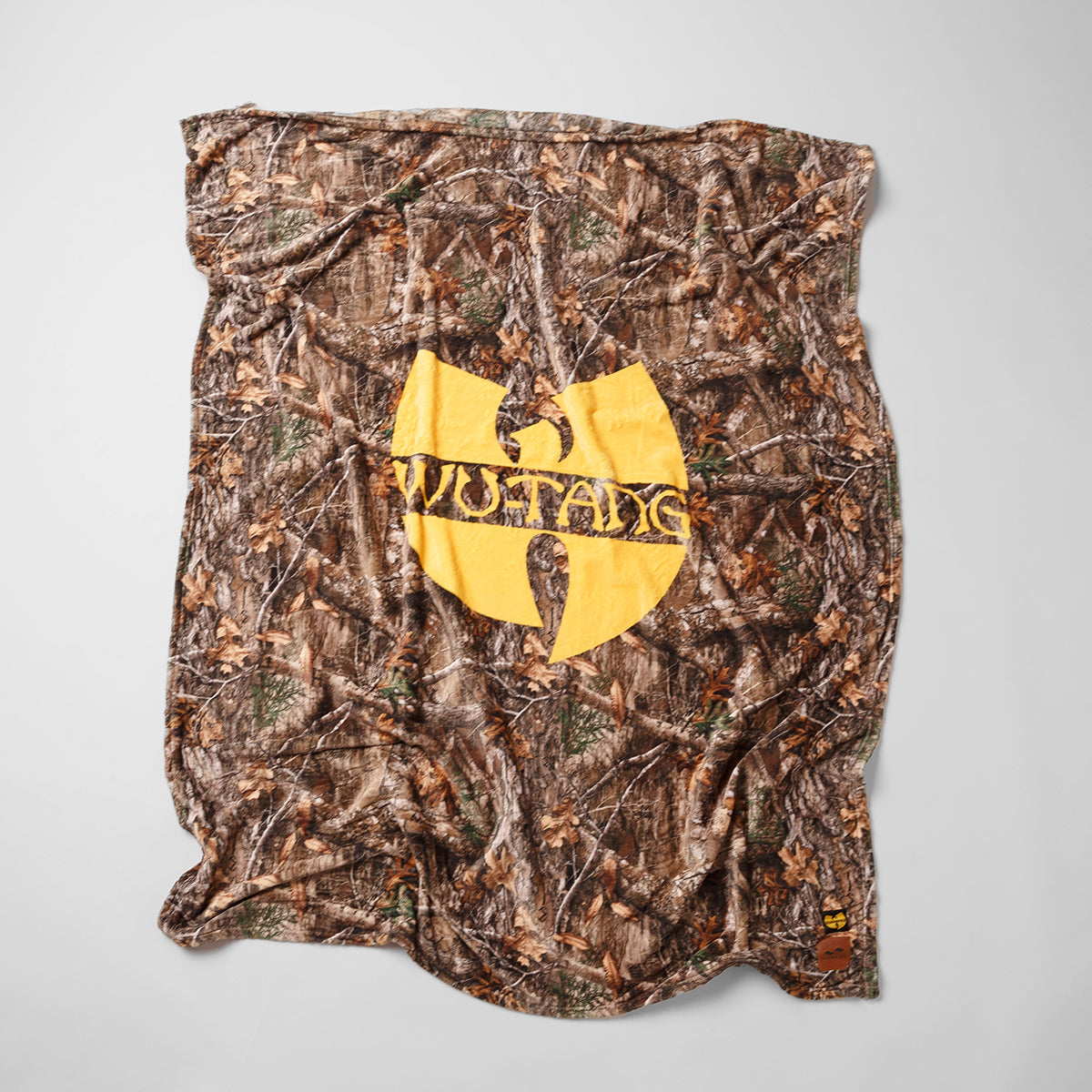 slowtide-triumph-plush-fleece-throw-blanket-wu-tang-clan-x-realtree image 3